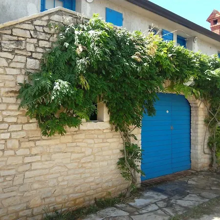 House Ivas With Garden Holiday home