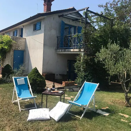 House Ivas With Garden Hébergement de vacances