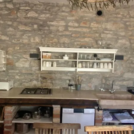 House Ivas With Garden