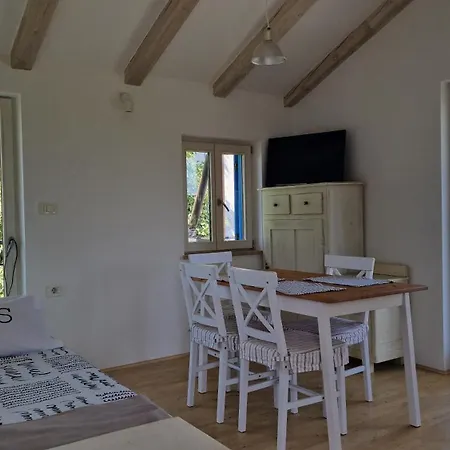 House Ivas With Garden Hébergement de vacances