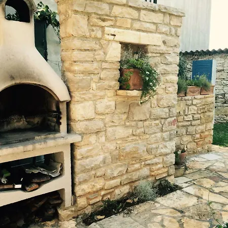 Hébergement de vacances House Ivas With Garden